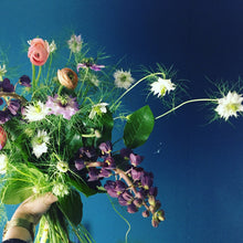 Load image into Gallery viewer, Seasonal Flowers Subscription - Flùr