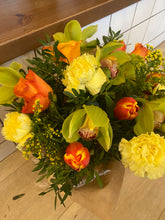 Load image into Gallery viewer, Florist Choice Bouquet - bright and vibrant - Flùr