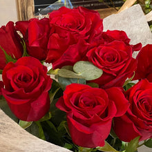 Load image into Gallery viewer, Red Rose Classic Romance Bundle - Flùr