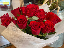 Load image into Gallery viewer, Red Rose Classic Romance Bundle - Flùr