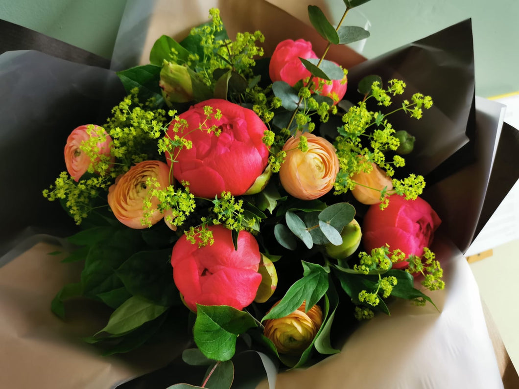 Bright & Vibrant Florist Choice Bouquet - National Delivery - Flùr