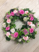 Load image into Gallery viewer, Tribute Wreath - Flùr