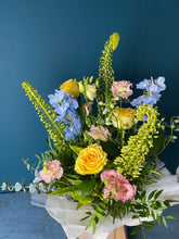 Load image into Gallery viewer, Seasonal Flowers Subscription - Flùr