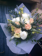 Load image into Gallery viewer, Florist Choice - Whites - Flùr